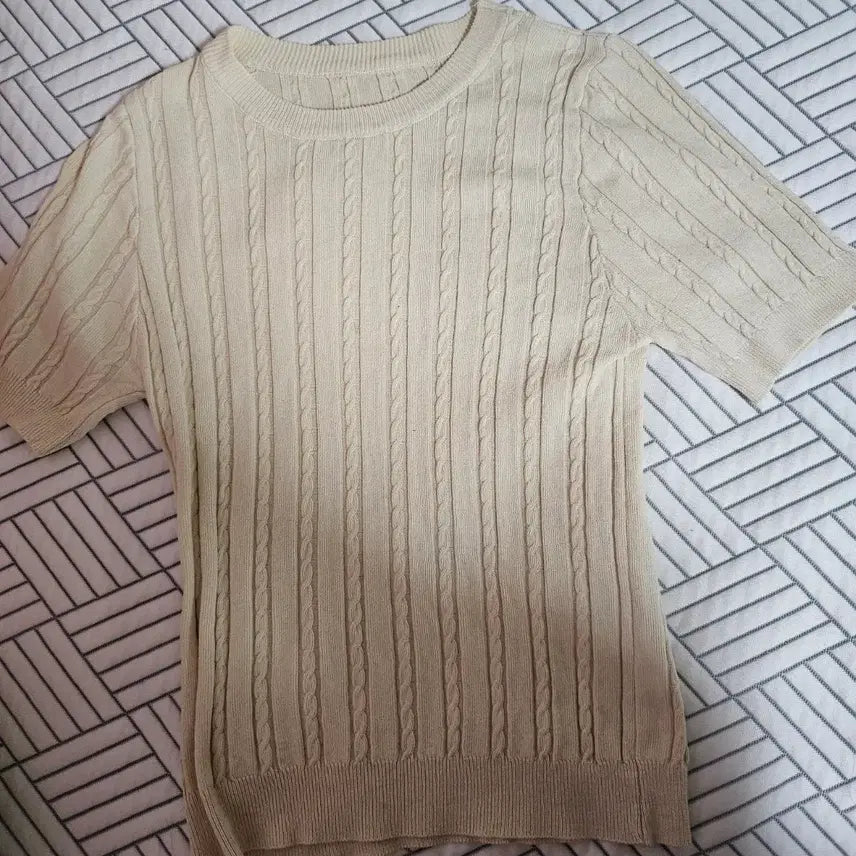 [BUNJANG] Light Yellow Cable Knit Short Sleeve Top / 연노랑 색 케이블 니트 반팔