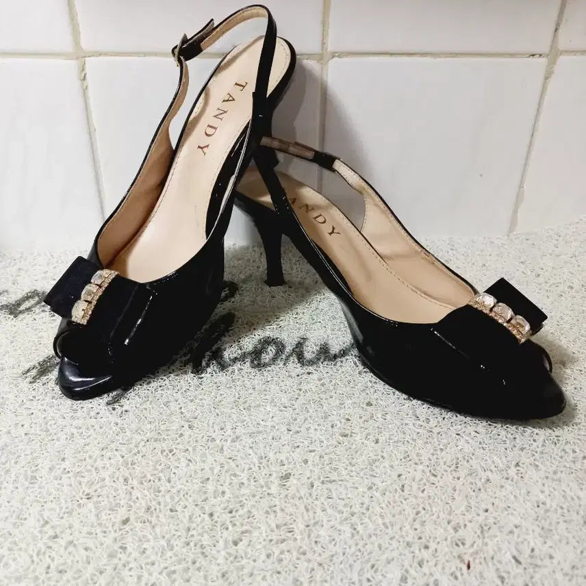 [BUNJANG] Tandy Emamel Ribbon Women's Strap Heels (240) / 탠디  애나맬 리본여성 스트랩 힐 240 블랙