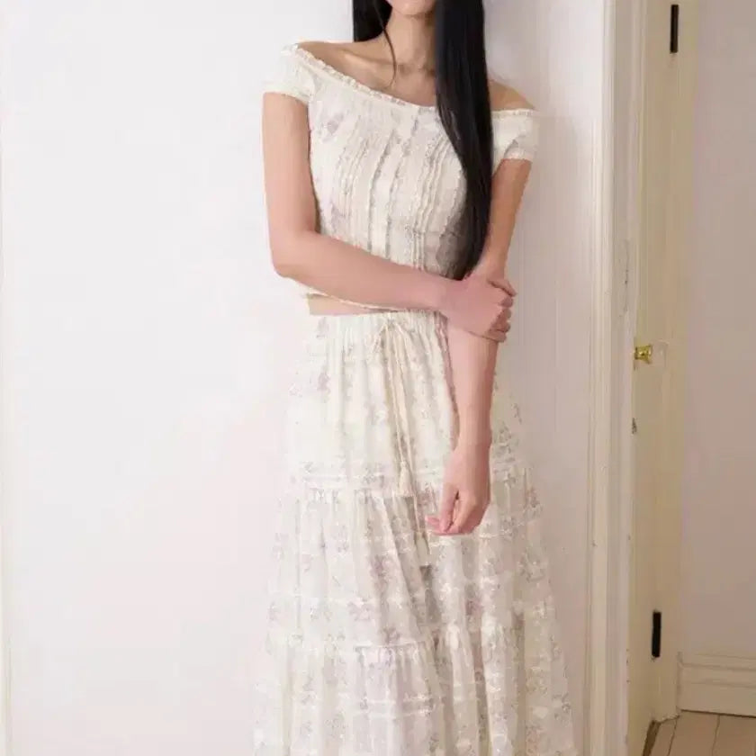 [BUNJANG] Labelle Blanc Clara Rose Fabric Top & Skirt Set / 라벨르블랑 클라라 로즈 패브릭 탑 & 스커트 세트 ( m)