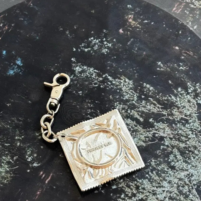[BUNJANG] Project Grails (OS) Metal Keychain / [OS] 프로젝트 그레일즈 키링 (ㅋㄷ)