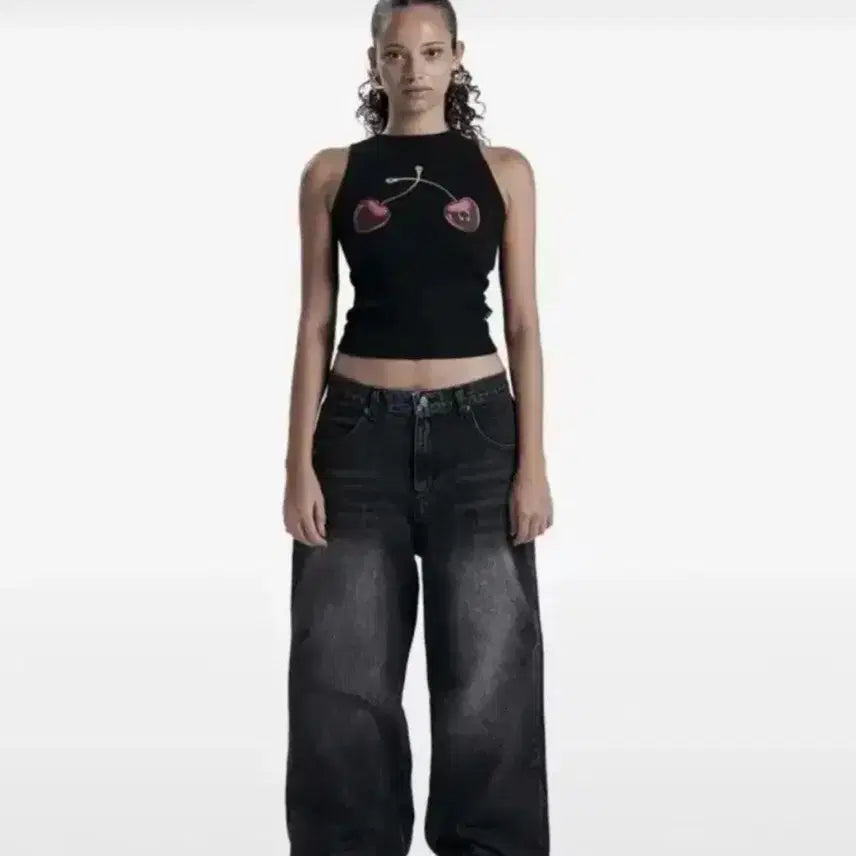 [BUNJANG] ODEOOR Cherry Sleeveless Top Black / 오도어 체리 슬리브리스 나시 민소매 블랙 판매
