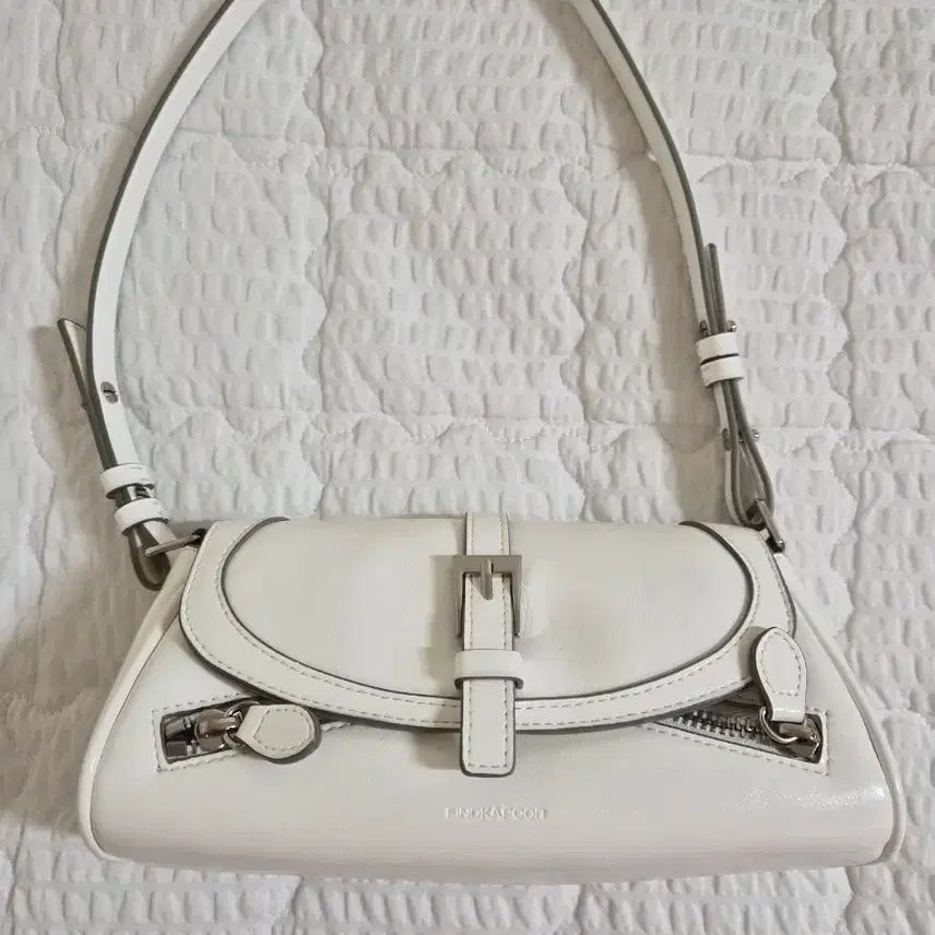 [BUNJANG] White Leather Shoulder Bag / 이거 머 비싼 가방인디