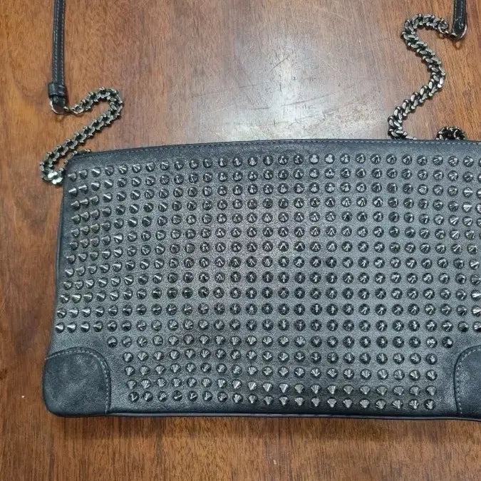 [BUNJANG] Christian Louboutin Leather Studded Crossbody Bag / 크리스찬 루부탱 가죽 찡 크로스 가방