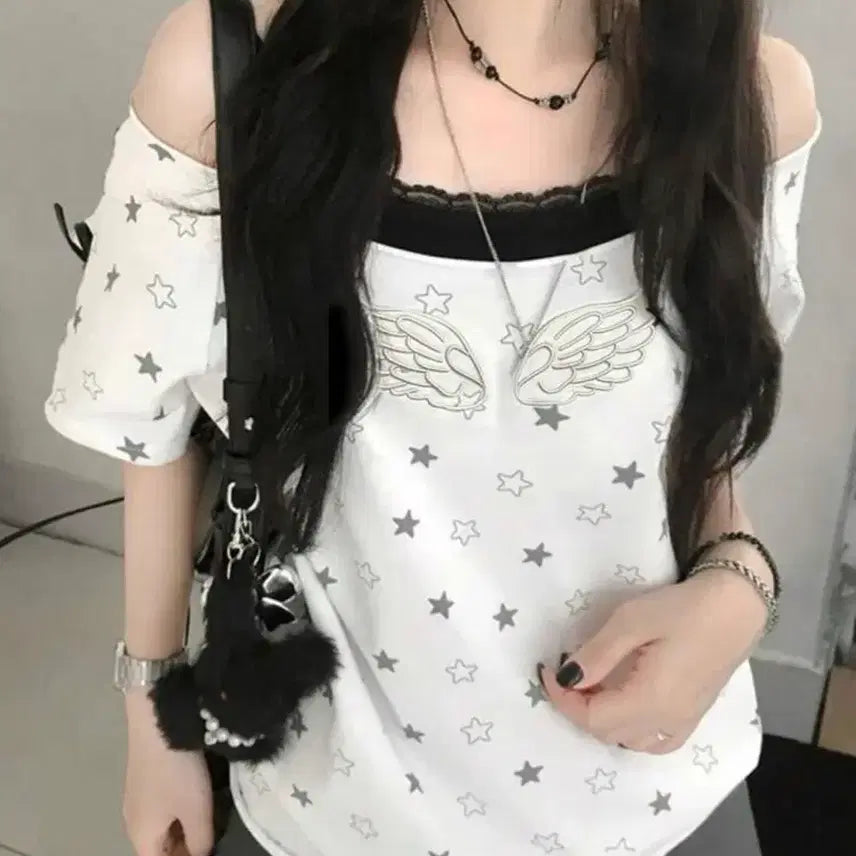 [BUNJANG] Wing & Star Print Off-Shoulder T-Shirt / 날개 프린팅 별무늬 오프숄더 티셔츠