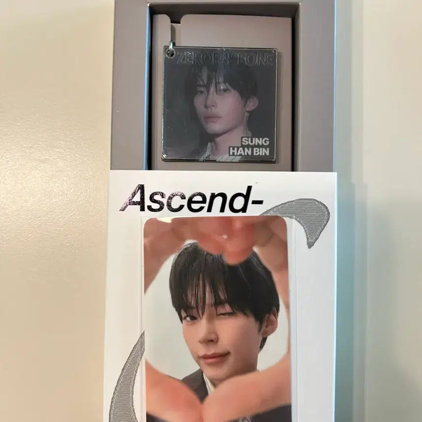 [BUNJANG] ZEROBASEONE 'Melting Point' Sung Hanbin Lenticular Keychain Album / 제로베이스원 미니6집 Ascend 렌티큘러 키링 앨범 한빈