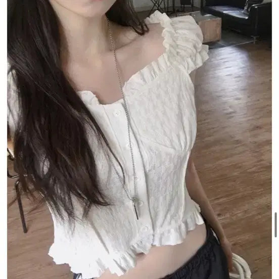 [BUNJANG] Holy Vanilla Puff Cropped Short Sleeve Blouse / 홀리 바닐라 퍼프 크롭 반팔 블라우스 나시 오프숄더 에이블리