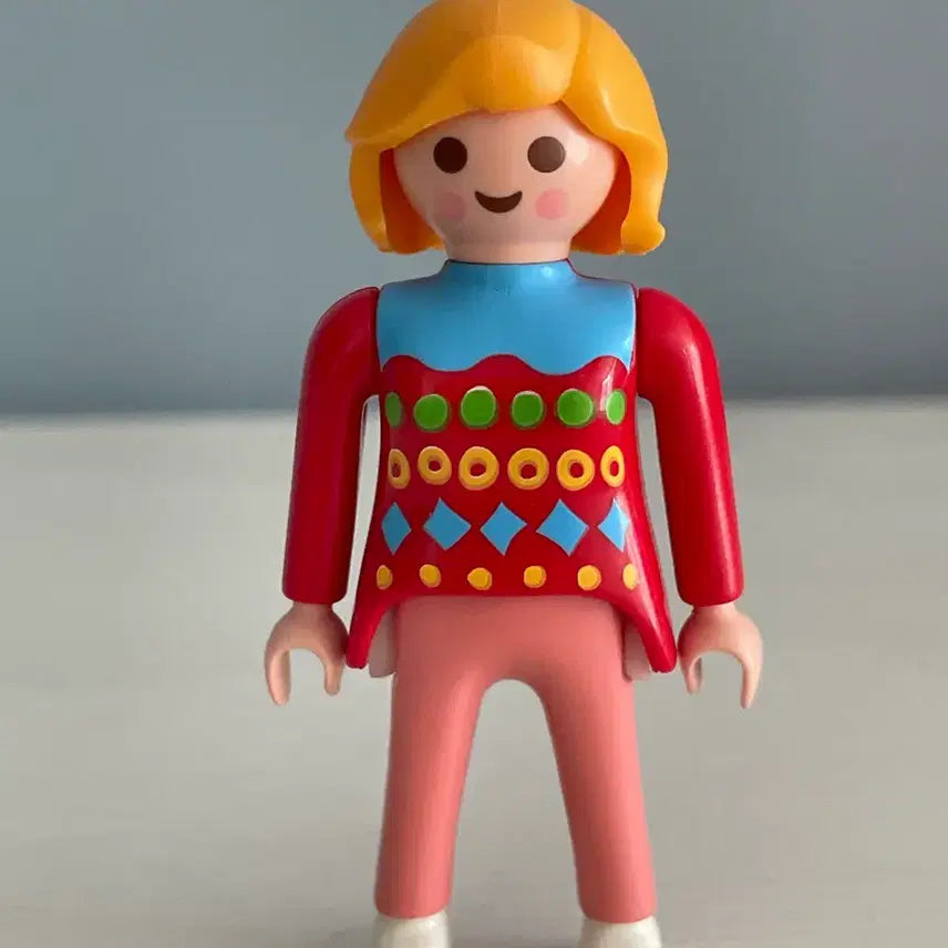 [BUNJANG] Used Yellow Round Bob Woman Figurine / 중고 노란 둥근단발 여인