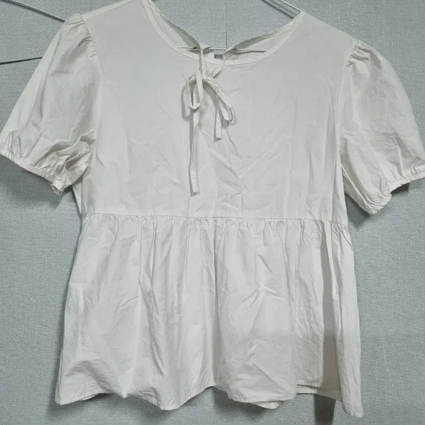 [BUNJANG] White Cotton T-Shirt with Ribbon Detail (Size 55-66) / 면~  55.66