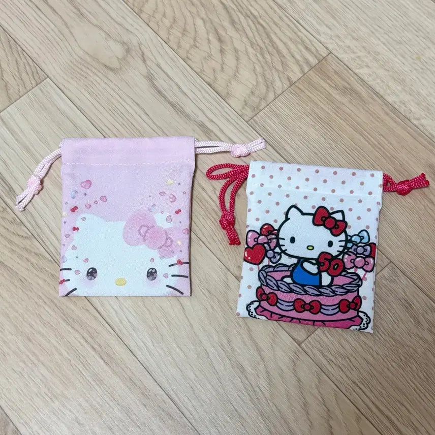 [BUNJANG] Sanrio Hello Kitty 50th Anniversary Petit Pouch (Random) / 산리오 헬로키티 50주년 랜덤 쁘띠 주머니 복조리 파우치