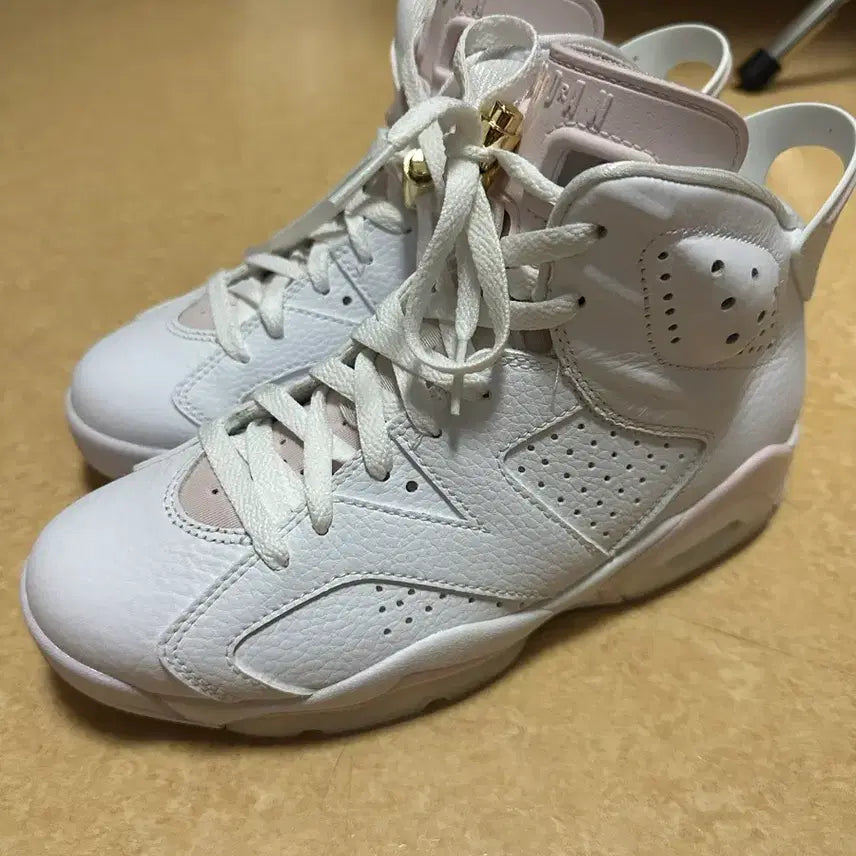 [BUNJANG] Air Jordan 6 Women's White & Pink (240mm) / 조던6 우먼스 240mm