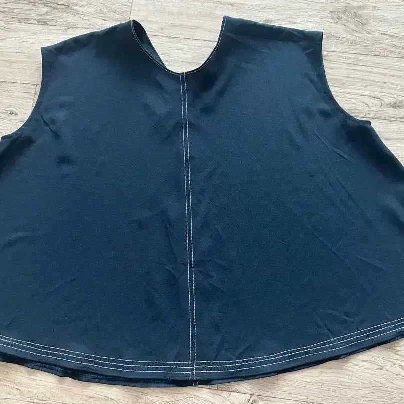 [BUNJANG] Jby Jung Koo Ho Sleeveless A-Line Flare Short Blouse / 제이바이Jby 정구호 민소매 에이라인플레어 숏블라우스