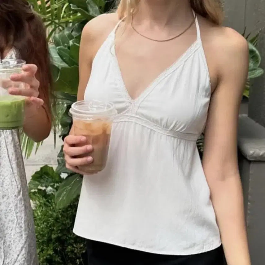 [BUNJANG] Brandy Melville White Halterneck Sleeveless Top / 브랜디멜빌 화이트 홀터넥 민소매 탑