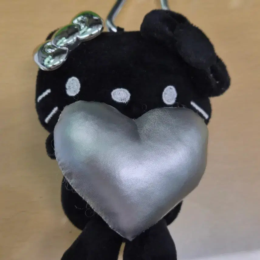 [BUNJANG] Hello Kitty Black Heart Charm / 헬로키티 블랙 하트 키링