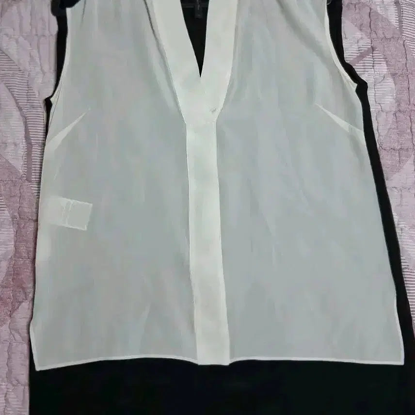 [BUNJANG] BCBGMAXAZRIA Silk Sleeveless Blouse / 비씨비지막자리아BCBGMAXAZRIA 실크민소매블라우스55