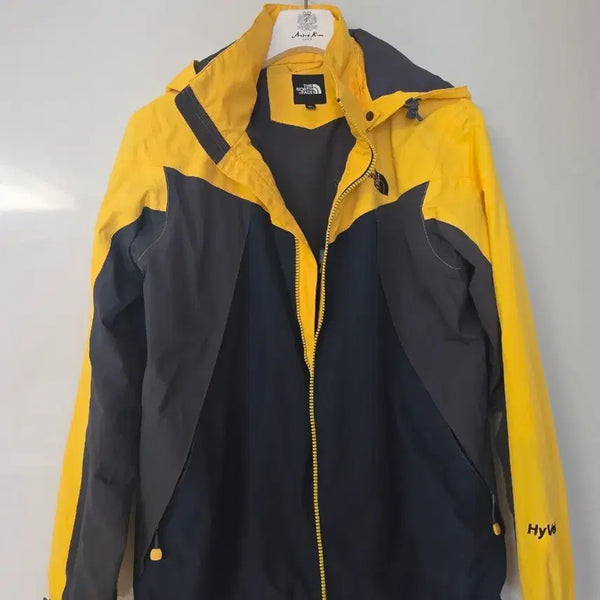 [BUNJANG] The North Face Yellow/Navy Windbreaker Jacket Size 90 (L) / 노스페이스 옐로우/네이비 바람막이 자켓 90(L)