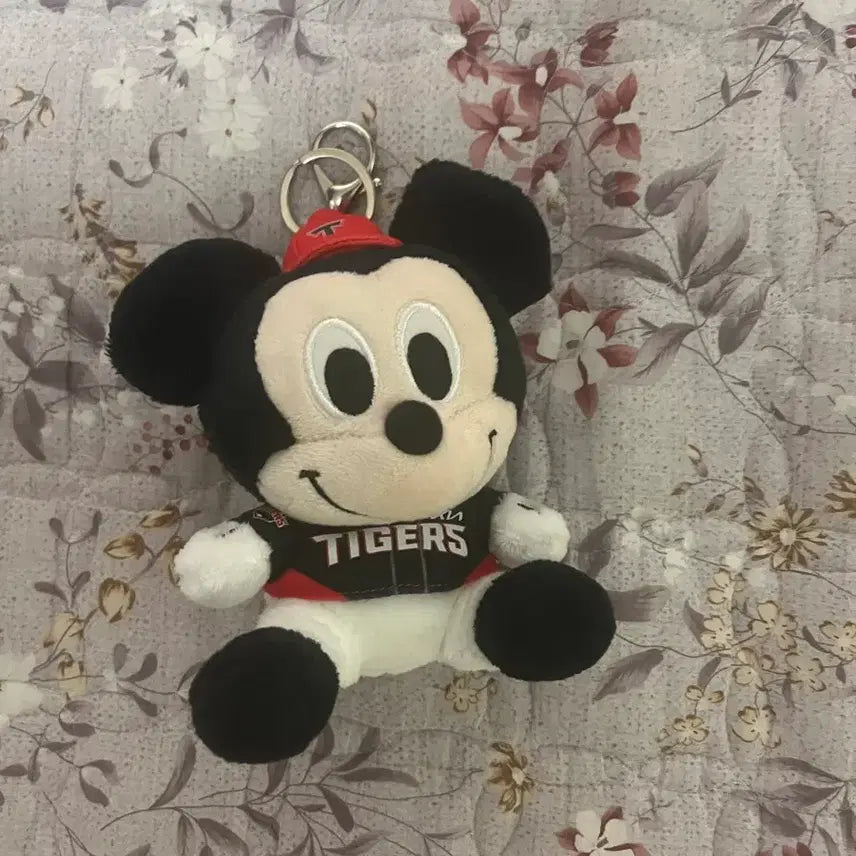 [BUNJANG] Kia Tigers x Mickey Mouse Collaboration Plush Keychain / 기아 타이거즈 미키마우스 키링인형