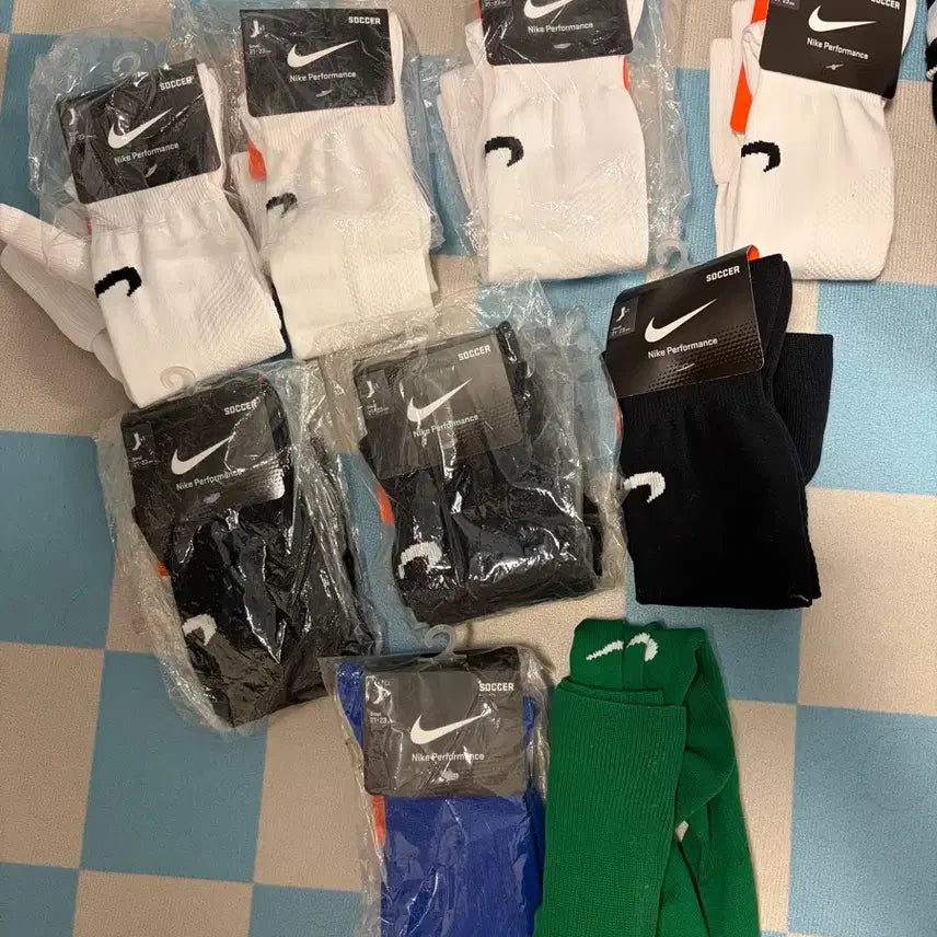 [BUNJANG] Nike Authentic Soccer Socks 9-Pair Bundle / 나이키 정품 축구양말 9족 일괄 판매