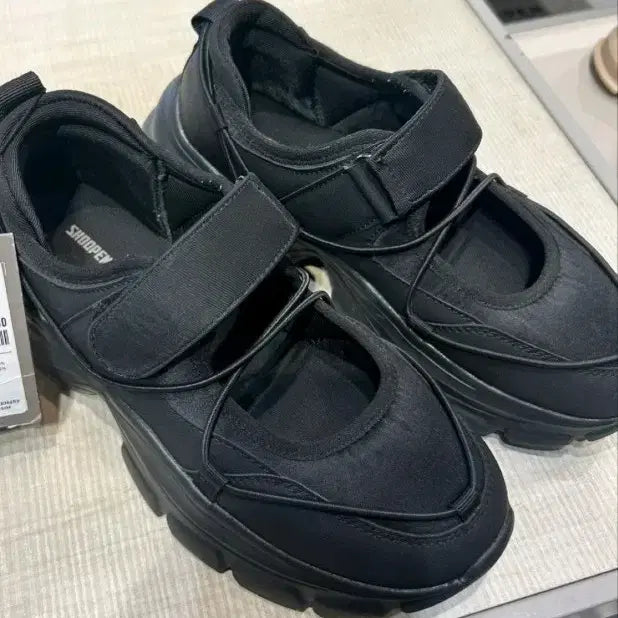 [BUNJANG] Spigen Mary Jane Platform Sneakers / 슈펜 메리제인 플랫폼 운동화 240-245