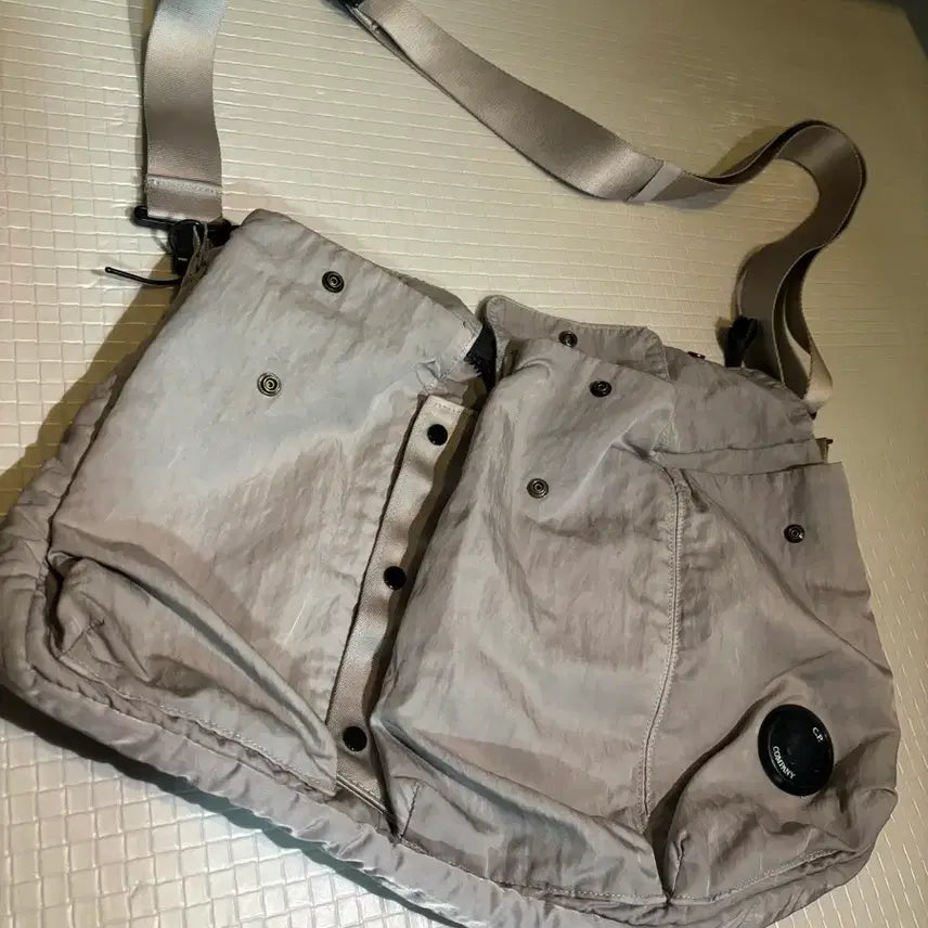 [BUNJANG] CP Company Tactical Utility Nylon Silver Crossbody Bag / Cp컴퍼니 택티컬 유틸리티 나일론 실버 크로스백