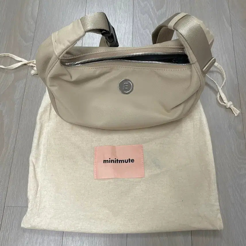 [BUNJANG] Minitmute Clo Waist Beige Crossbody Bag / 미닛뮤트 클로웨이스트 베이지