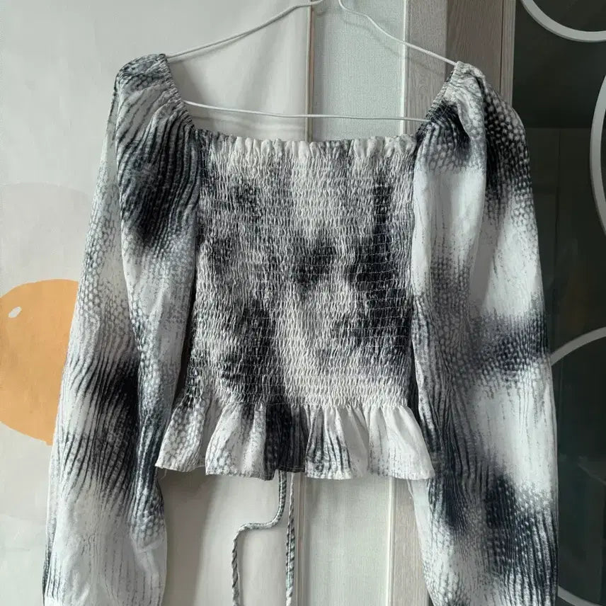 [BUNJANG] Shirring Crop Blouse / 에이블리 교신 가능 셔링 크롭 블라우스