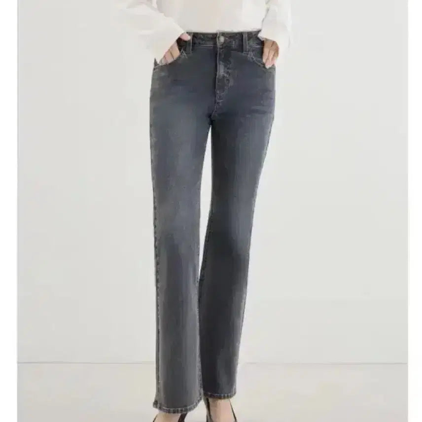 [BUNJANG] GUESS Women's M-Tone Flare Bootcut Denim Pants / 게스 GUESS 여성 M톤 플레어 붓컷 부츠컷 데님 팬츠
