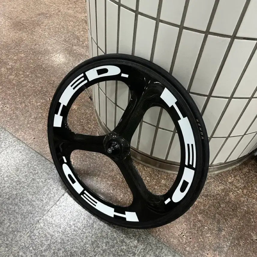[BUNJANG] Corima Carbon 3 Spoke Wheel (Front) - Decal Included / 헤드 데칼? 카본 삼발이 급처