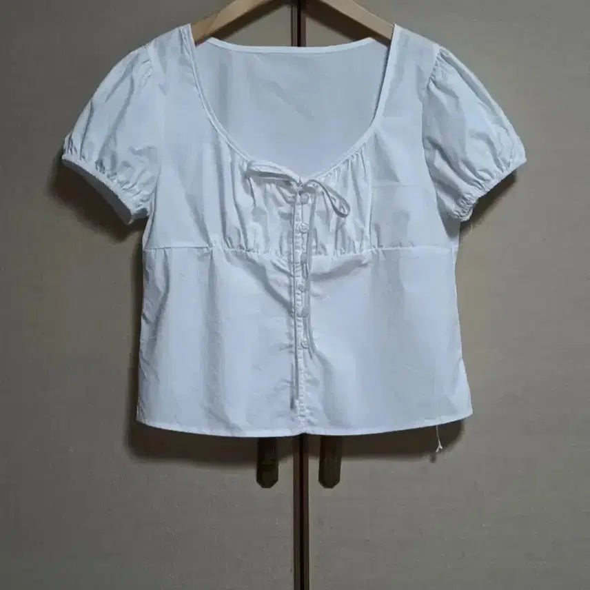 [BUNJANG] Clockwork Orange Puff Short-Sleeve Blouse / 새옷)clockwork orange 퍼프 반팔 블라우스