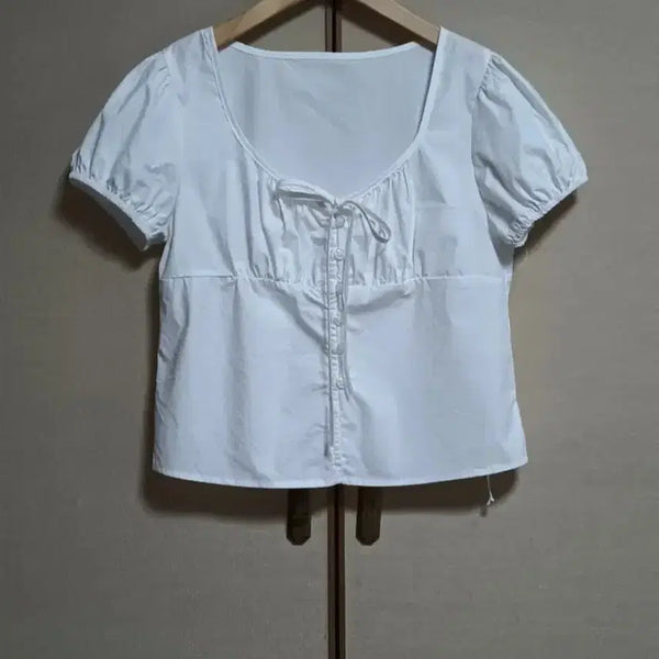 [BUNJANG] Clockwork Orange Puff Short-Sleeve Blouse / 새옷)clockwork orange 퍼프 반팔 블라우스