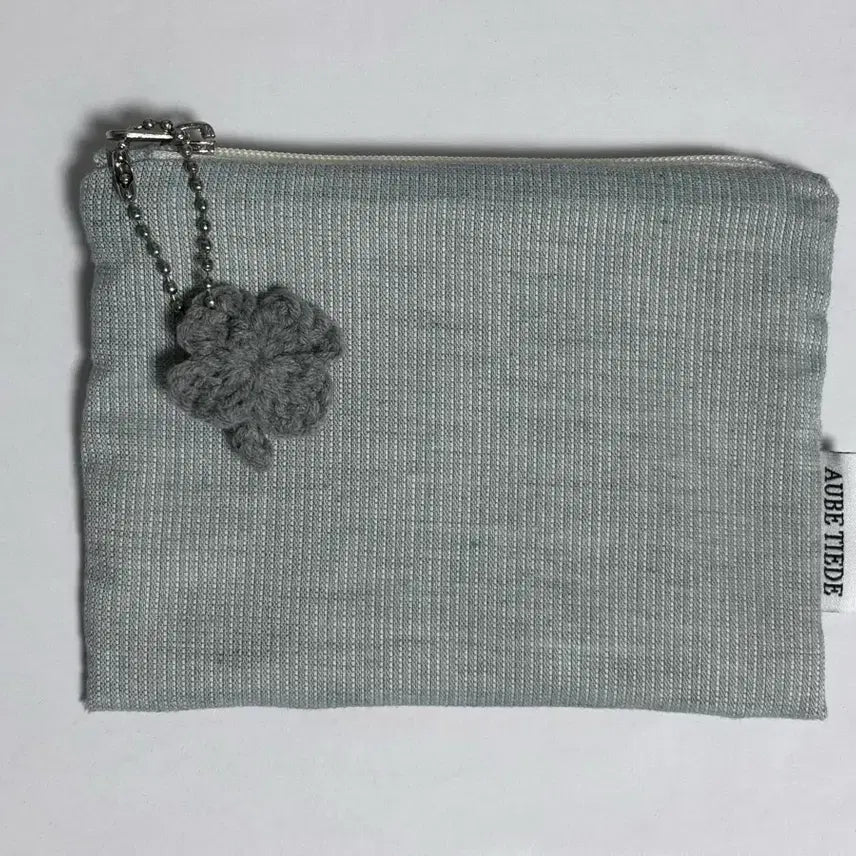 [BUNJANG] Sky Blue Knit Pouch with Four-Leaf Clover Keychain / 하늘색 파우치