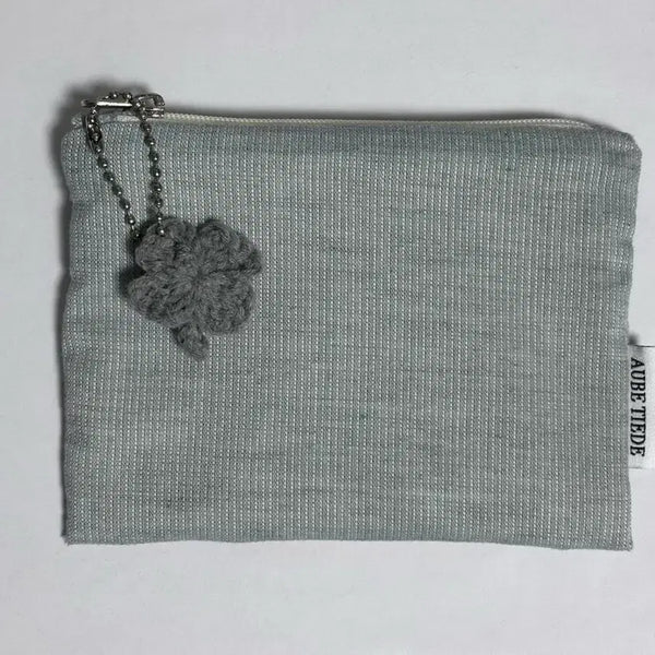 [BUNJANG] Sky Blue Knit Pouch with Four-Leaf Clover Keychain / 하늘색 파우치