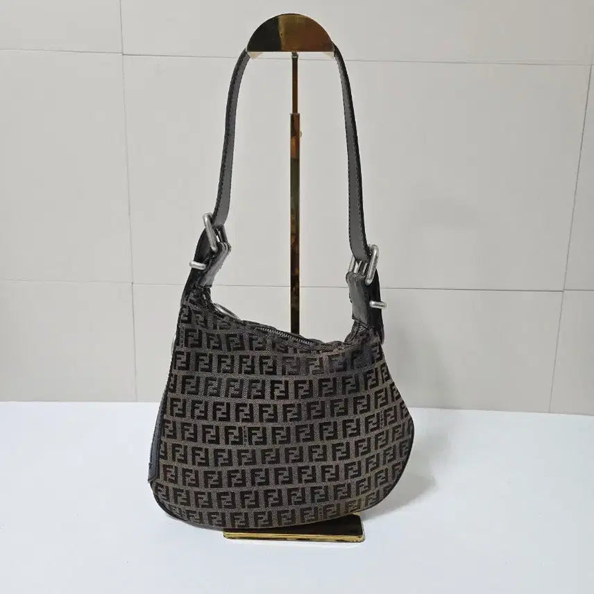 [BUNJANG] Fendi Zucchino Oyster Shoulder Bag / 펜디 주키노 오이스터 숄더백