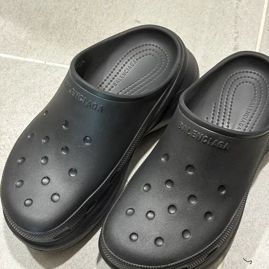 [BUNJANG] Balenciaga x Crocs Mules Black / [W39] 발렌시아가 x 크록스 뮬 블랙
