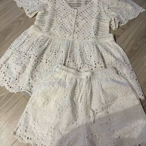 [BUNJANG] Bicini Byflow Lace Punching Blouse and Pants Set / 바이씨니 바이플로우 레이스 펀칭 블라우스 바지 투피