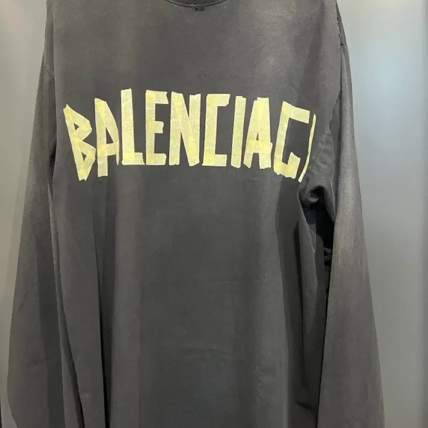 [BUNJANG] Balenciaga Tape Logo Long Sleeve T-Shirt Size 2 / [극미중고,국내매장판] 발렌시아가 테이프로고 롱슬리브 2