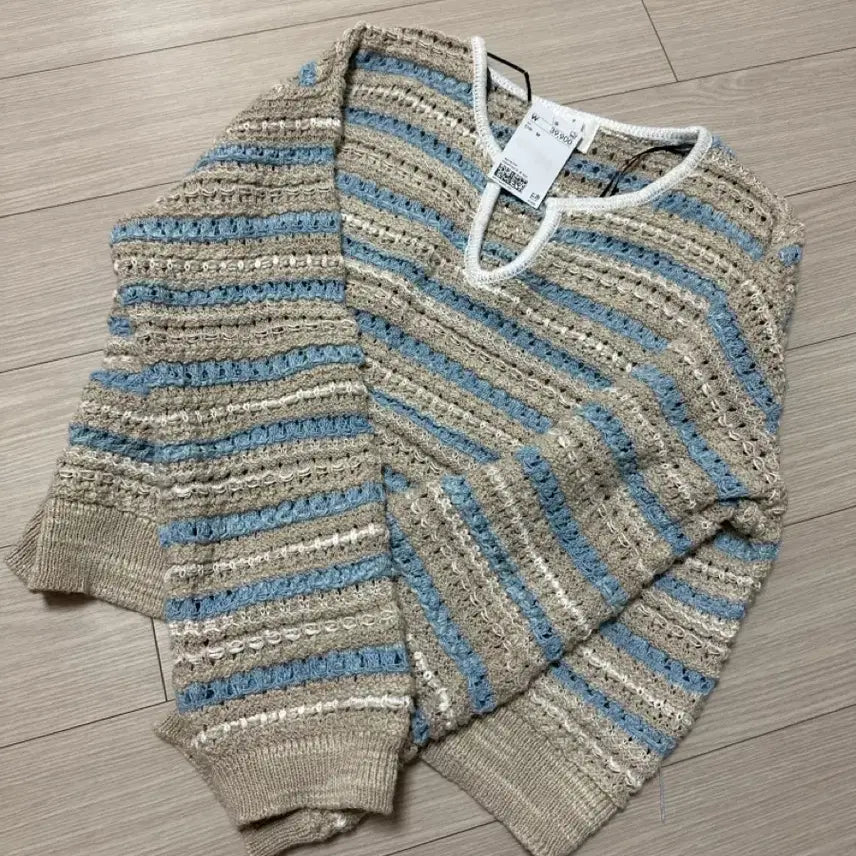 [BUNJANG] H&M Sky Blue & Beige Crochet Knit Sweater / H&M 스카이블루&베이지 크로셰 니트
