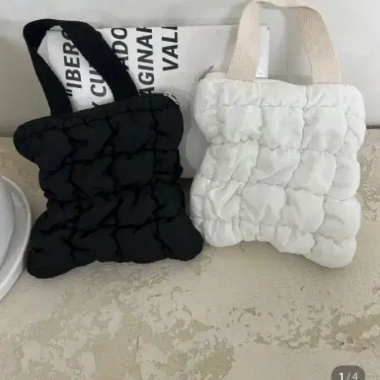[BUNJANG] Antique J Pom Pom Pouch / 엔티크제이 폼폼파우치