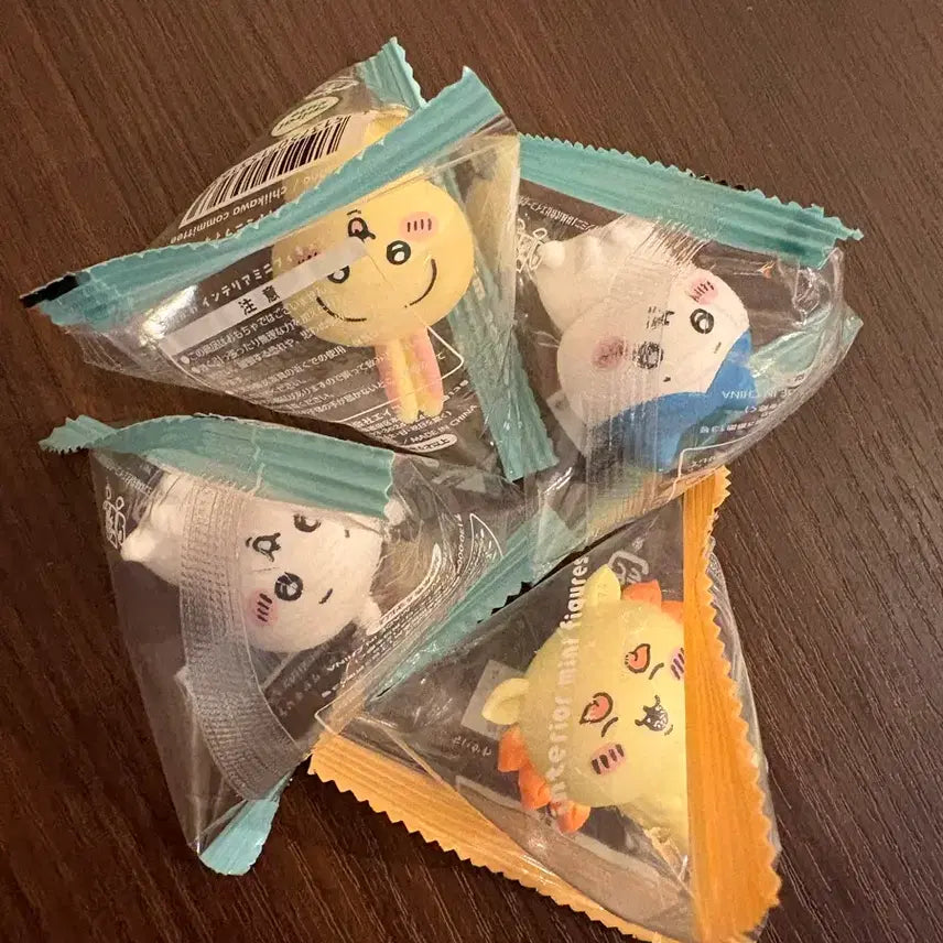 [BUNJANG] Cheekawaii Mini Figure Set (4 Figures) / (4개 세트) 먼작귀 치이카와 하치와레 우사기 시사 미니 피규어 4종