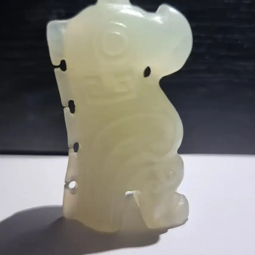 [BUNJANG] Ancient Jade Carving of Mythical Beast, Possibly Ming or Qing Dynasty / 백옥 신수 조각품 고대옥기 추정