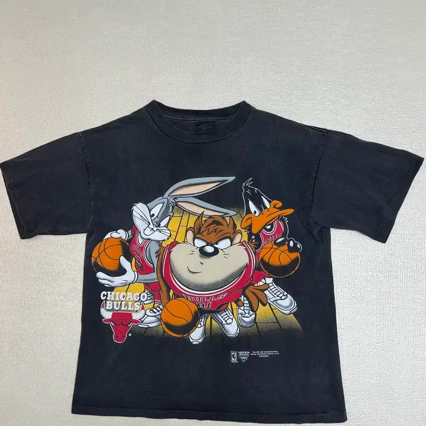 [BUNJANG] 90s Vintage Chicago Bulls Looney Tunes Character T-Shirt / 90s 빈티지 시카고불스 루니툰스 캐릭터 티셔츠 L사이즈