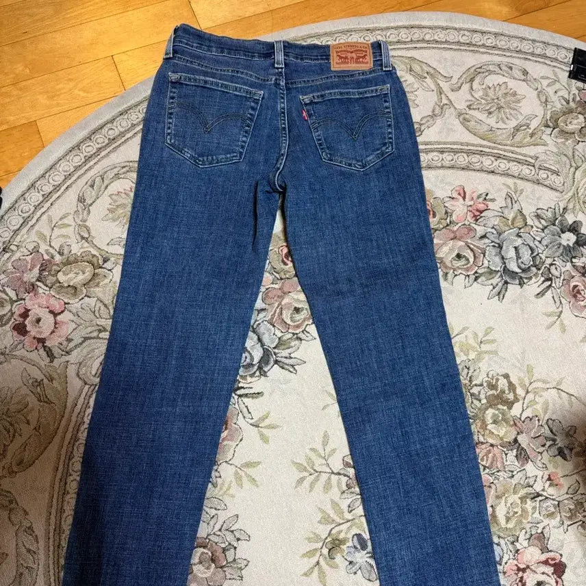 [BUNJANG] Levi's Mid-Wash Straight Leg Jeans Women's Size 25 / 리바이스 중청 일자진 여성 25 스판좋음 상태최고