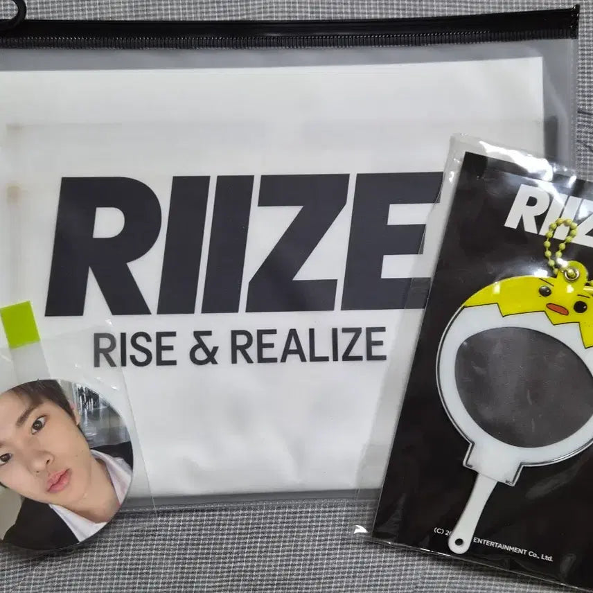 [BUNJANG] RIIZE Sohee Official Goods Slogan & Mini Fan Set (Includes Circle Photocard) / 라이즈 소희 슬로건(공굿), 미니팬세트(서클포토 포함)