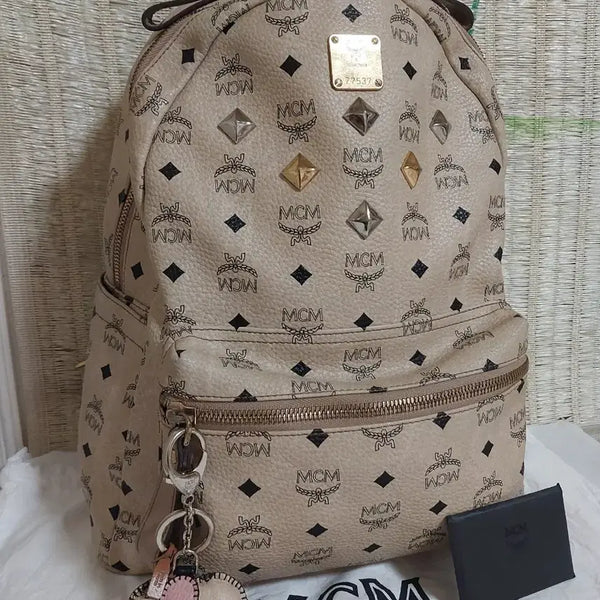 [BUNJANG] MCM Visetos Elephant Keyring Charm & Studded Backpack Beige / 정품)MCM비세토스 코끼리 키링 참 +스터드 백팩 베이지