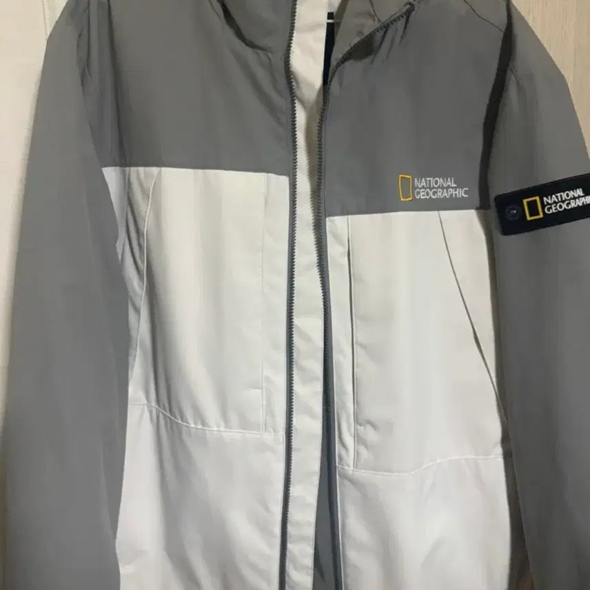 [BUNJANG] National Geographic Windbreaker Jacket Grey/White / 내셔널지오그래픽 바람막이 자켓 그레이/화이트