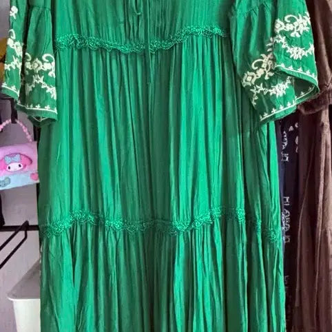 [BUNJANG] Embroidered Green Long Dress / (미착용새제품)그린색 여성 롱 원피스 자수