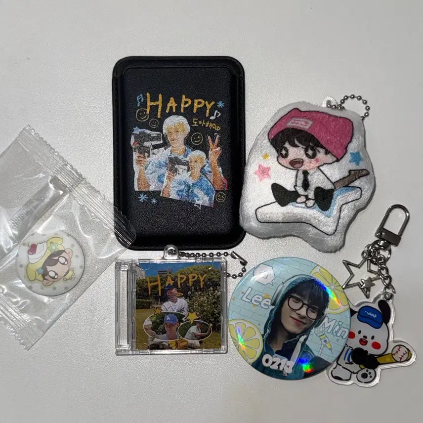 [BUNJANG] SEVENTEEN Dokyeom MagSafe Card Holder & Unofficial Goods Bundle Set / 세븐틴 도겸 맥세이프 카드지갑 등 비공굿 세트