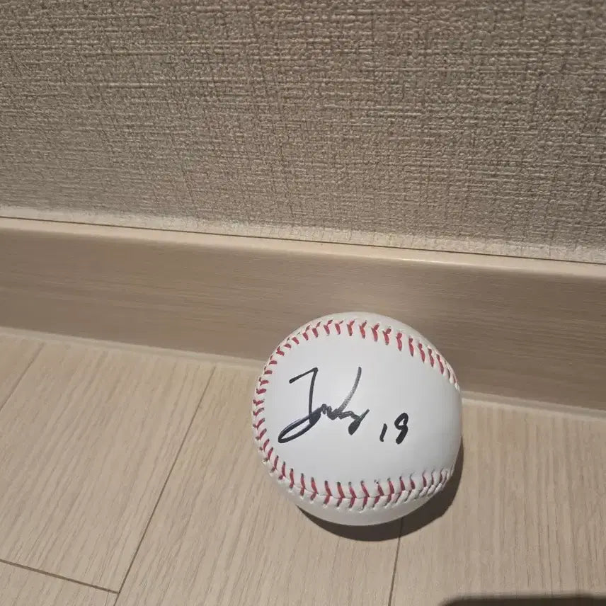 [BUNJANG] Hanwha Eagles Wang Yeon-cheong Signed Baseball / 한화이글스 왕옌청 싸인볼