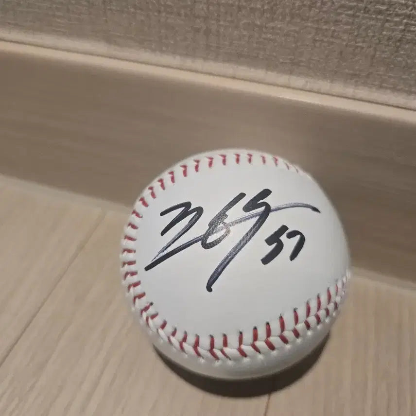 [BUNJANG] Hanwha Eagles Cho Dong-wook Autographed Baseball / 한화이글스 조동욱 싸인볼