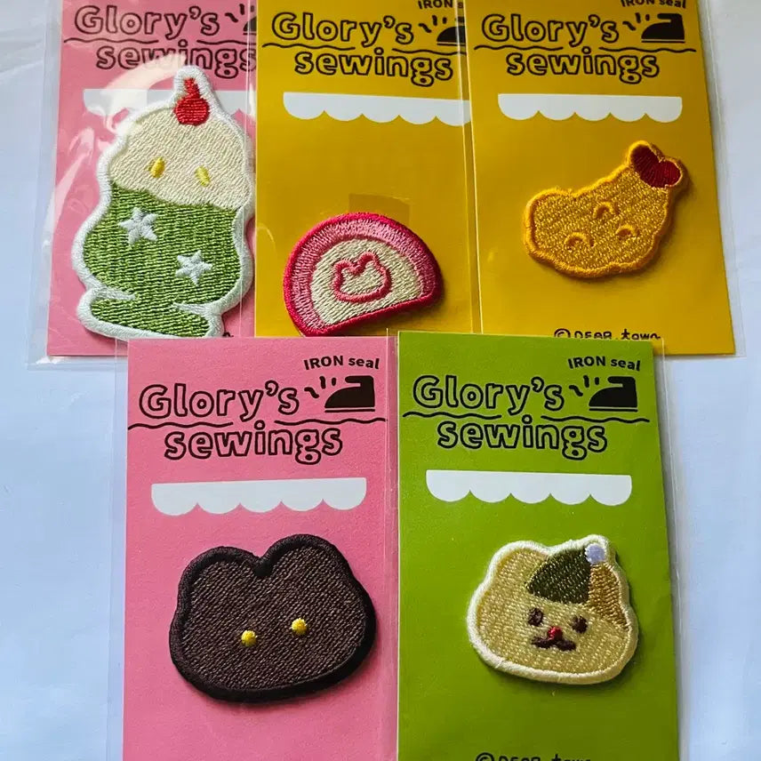 [BUNJANG] Dear Town Dita Embroidered Patch & Seal Sticker Set / 디어타운 디타 자수 와펜 판매 씰스티커 스티커