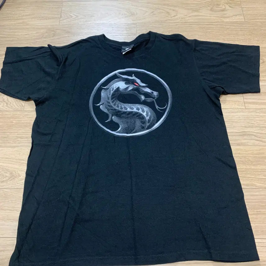 [BUNJANG] Mortal Kombat Dragon Logo T-Shirt / L]모탈 컴뱃(Mortal Kombat) 드래곤 로고 반팔 티셔츠